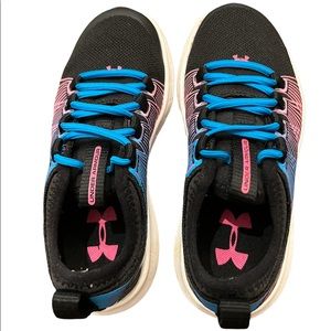 NWOT Under Armour Shoes for kids in amazing condition! Comfy and stylish.